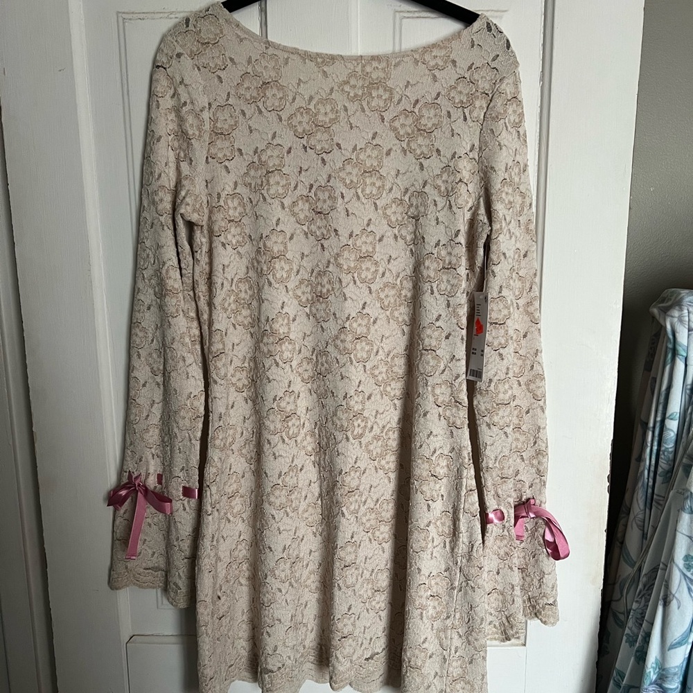 Elegant Cream Lace Dress with Pibk Bows! 🎀